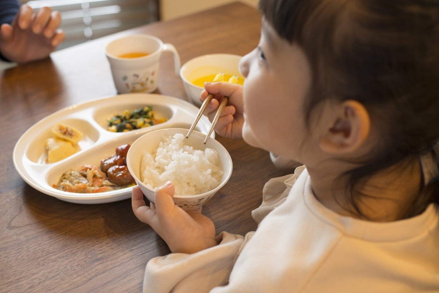 お箸のトレーニングはいつ頃から?