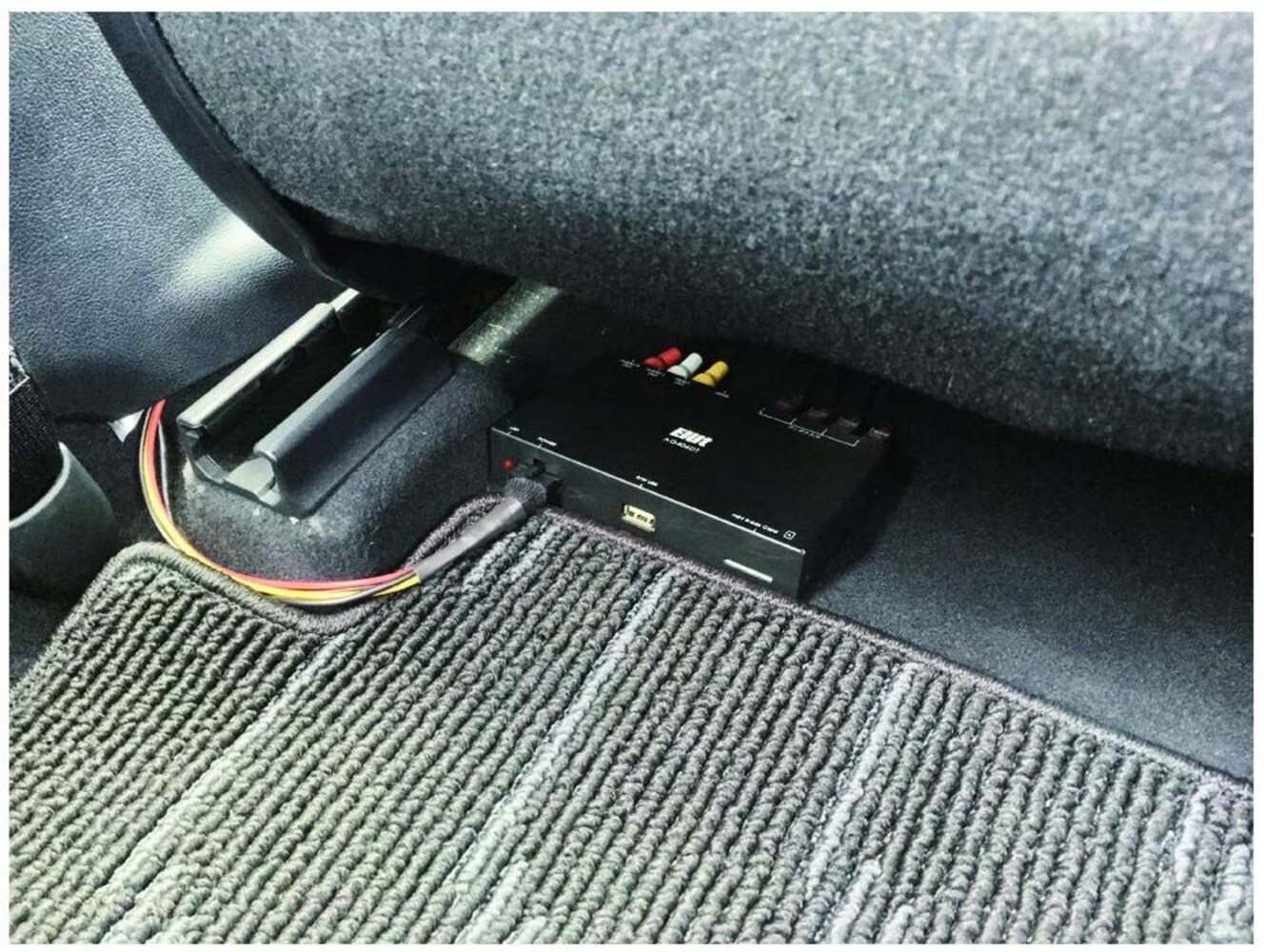 車載用地デジチューナーの取り付け方とは?