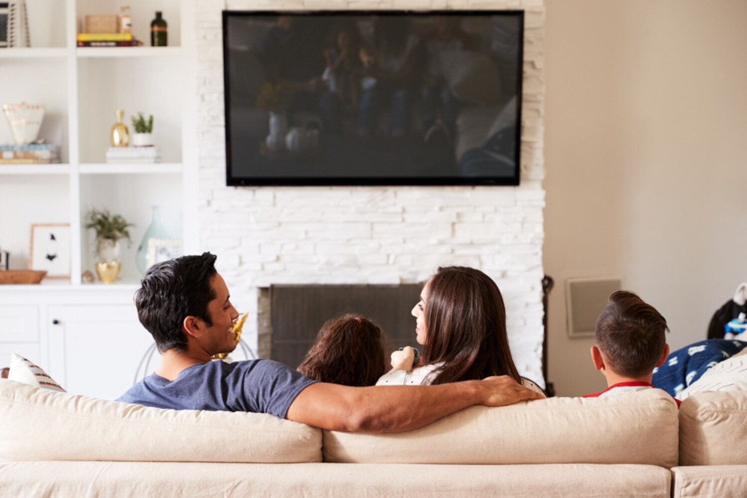 液晶テレビを壁掛けする方法について