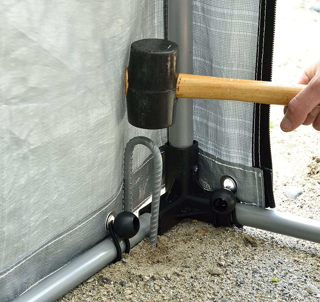 3.耐久性|雪や強風対策にスチール製!金具で固定も忘れずに