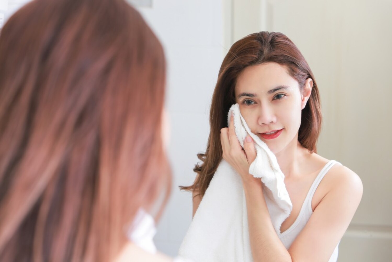 落としやすさ|お湯でオフできるタイプは肌に優しく、クレンジングが簡単
