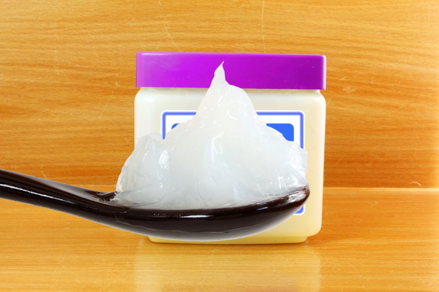 質感チェンジ|ワセリンなどと混ぜればクリームアイシャドウに変身