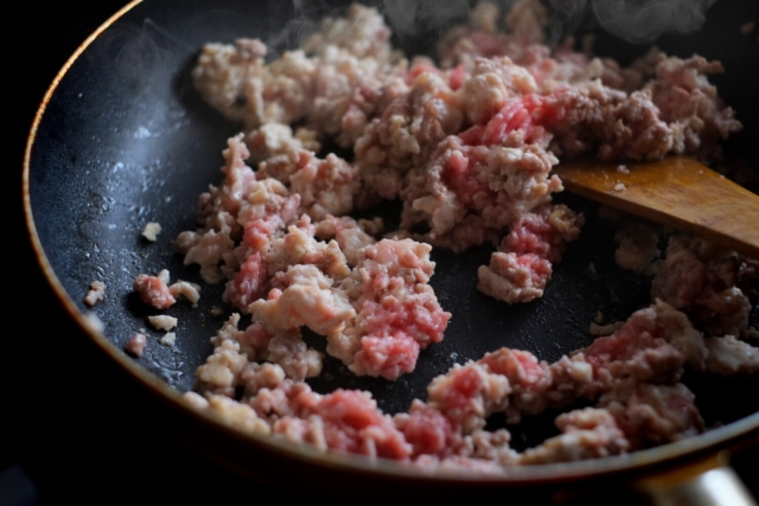 肉を炒める際は油不要!