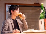 44歳男性「3000円の食事券が年2回。居酒屋、寿司屋、カフェで使える」配当もうれしい株主優待