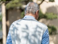 収入不安定で国民年金は免除申請「生活できない」アルバイトで働く65歳男性の実情