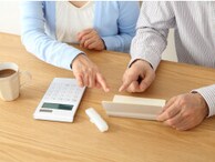 給与と年金を両方もらう人の税金は増える？「控除280万円上限」で手取りを試算