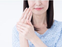 手が老ける前に……正しいハンドクリームの塗り方を覚えよう