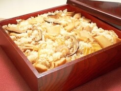 たけのこご飯のレシピ！具だくさんの炊き込みごはんの作り方