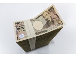 貯金100万円！貯まったらどこに預けるのが有利？