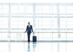 ドラマの空港シーン、ロケ地は空港じゃない!?ドラマ撮影現場の裏側