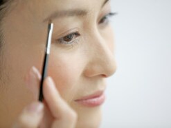 アラフォーは要注意！おばさんに見えちゃうNG眉メイク