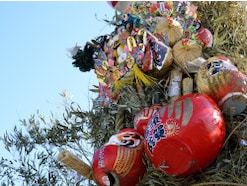 正月飾りはいつまで飾る？外す時期（松の内）や処分・使い回しのマナーを解説