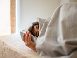 体調不良をメールで伝える…会社を休む連絡ポイント5つ【例文付き】