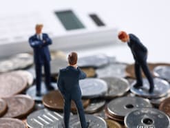 年金を月15万円もらえる人は、現役時代にどのぐらいの収入がある人ですか？