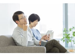 私は、1960年9月生まれの63歳の男性です。特別支給の老齢厚生年金だけをもらい、他の年金は70歳まで繰下げができますか？