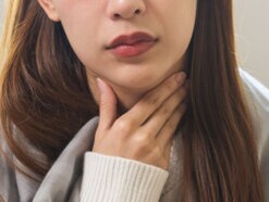 Q. 喉が痛いとき、食べてはいけないものはありますか？