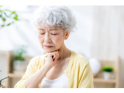 ひと月の年金約17万円・現預金4000万円「100歳まで生きられるように想定して貯めてきたが……」77歳女性のお金の後悔