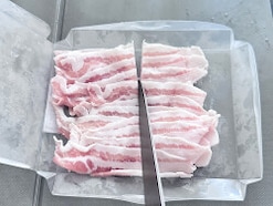 【ニトリ】肉の冷凍がグッとラクに！ まさに“お値段以上”な「まな板にもなる 小分け冷凍パック」