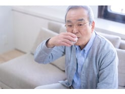 老後資金620万円「晩酌の量を減らし節約中」 67歳男性が現役時に備えたかったこと
