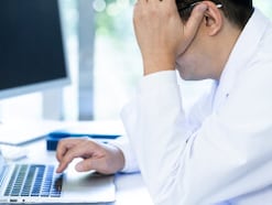 「薔薇色の老後なんて無理！」もし借金があったら、どう復活する？