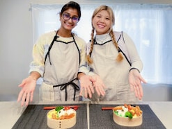 卵焼き作りにみんな熱狂！ 外国人観光客を虜にする日本の「BENTO」文化の魅力