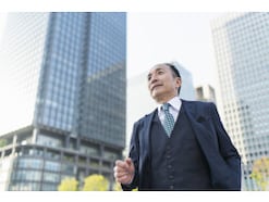 厚生年金＋賃金が62万円までは年金が減額されない！2026年度からの在職老齢年金制度の見直しとは