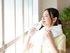 Q. 「熱中症対策に、スポーツドリンクで水分補給をするのは危険」って本当ですか？