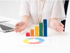 51歳女性。定期預金4000万円(金利0.8%)で老後資金を守る一方、円安の時代で心配も