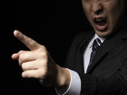 「小学校からやり直せ!」穏やか上司“激怒事件”に職場が騒然。発覚した「情けない理由」とは