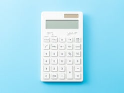 北海道に住む67歳の男性。年金だけでは足りずアルバイトをしたいのですが、年金が減らない年収の目安は?