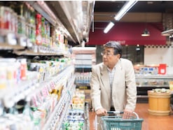 月の年金23万8000円「週の献立を決めてまとめ買い、衣類は決算期に買う」73歳男性の老後の節約