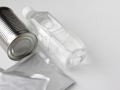 「買うのが面倒くさいので、毎年長期保存食が届くのが助かる」52歳女性が買ってよかった株主優待