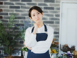 58歳からアルバイトで月13万円稼いでいます。65歳以降も働いた場合、収入によって年金は減る？