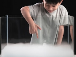 Q. ケーキの保冷用ドライアイス、子どもに遊ばせるのは危険でしょうか？