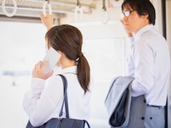 「それでも電話に出るなというんですか！」電車内での女性の絶叫に「車内が静まり返った瞬間」
