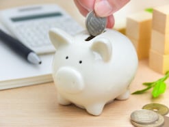 1000円から最長10年預けられる!ゆうちょ銀行の「定額貯金」ってどう活用する?