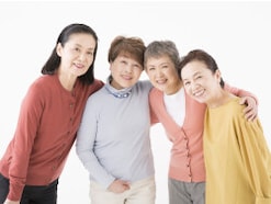 一生貧乏な人の「老後の交際費・娯楽費」って？金持ち体質の人との違い