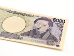五千円札が「11万円」に化けた! 一体なぜ? 見つけたらすぐに保管したい「レア紙幣」の特徴とは