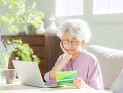 月13万円の年金を受け取っています。住民税が非課税になるラインを超えていますか？