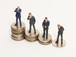 業種別「平均年収ランキング」! 2位「たばこ」759万円、1位は?【2025年最新】