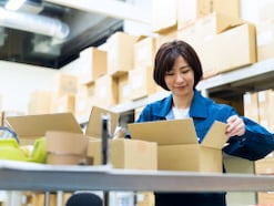 65歳。週3勤務で厚生年金を払いながら働いています。このまま働くと、年金額は少しでも増えますか？