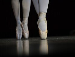 「不景気で生徒が激減」バレエ教室を営む72歳女性、月収5万円の非課税世帯