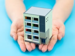 46歳、貯金1800万円。住宅ローンを一括返済すべき?子どもに家庭教師もつけ始めました