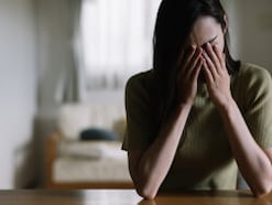 月収7.5万円で非課税世帯に「婦人科系の病気で働けていない」45歳・実家住まいシングルマザーの暮らし