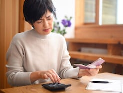 「長時間の立ち仕事ができなくなった」世帯月収約8万円・母子家庭の40代女性の非課税生活