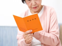 年金受取の設定で「ATM手数料」などが無料になる！おすすめの銀行3選（2026年版）