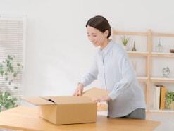 「リッチなチョコやナッツが箱いっぱいに届く」おやつ大好き45歳女性が愛用する株主優待