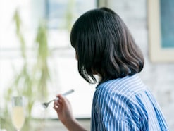 「子持ちのパートの私とは、収入が比べものにならない」41歳女性が物価高で“友人”と距離を置いたワケ