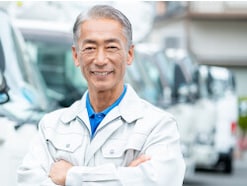 会社員で62歳（昭和38年7月生まれ）ですが、厚生年金に加入して働き続けると妻の国民年金は増える？