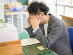 「クラスの皆の前で、うちの子を褒めないで」よかれと思った指導を拒まれる、教員たちの困惑
